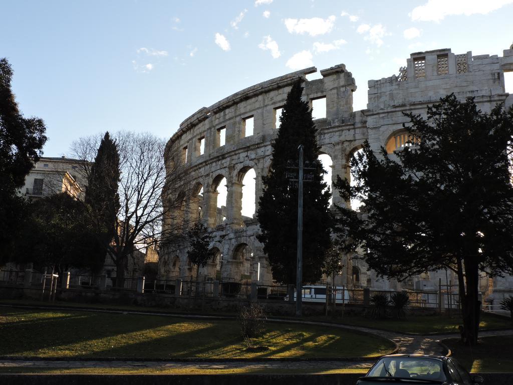 Studio In Pula Center Exterior foto